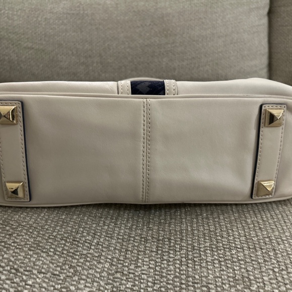 L.A.M.B white leather and navy handbag - Picture 4 of 7